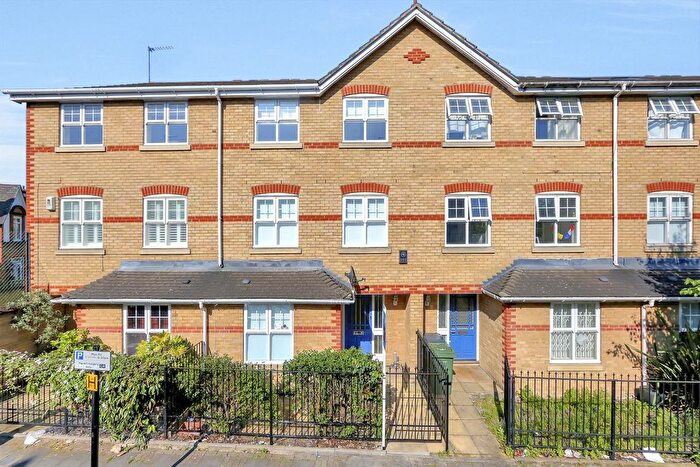 4 Bedroom Semi-Detached House To Rent In Aristotle Road, London, SW4