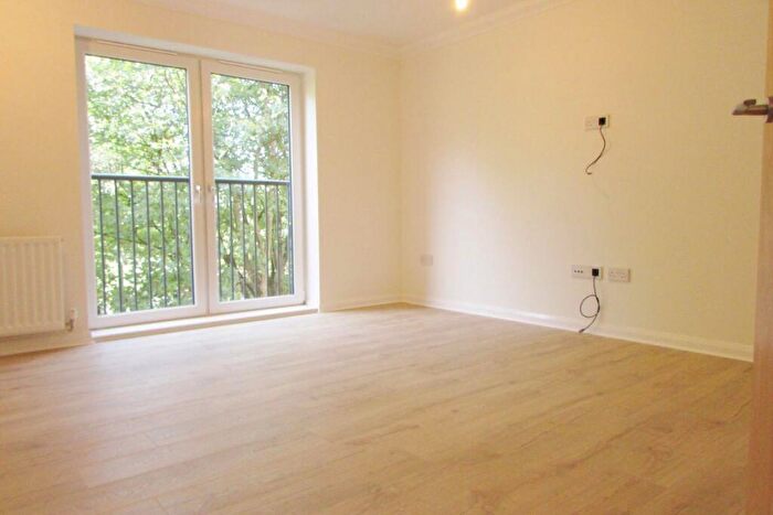 2 Bedroom Flat To Rent In Bed Unfurnished @ Old Castle Gate, Cathcart, G44