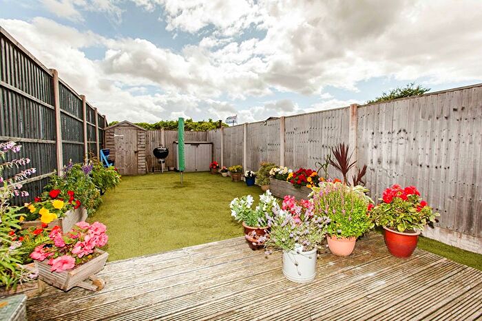 3 Bedroom Terraced House For Sale In Selwyn Street, Bolsover, S44