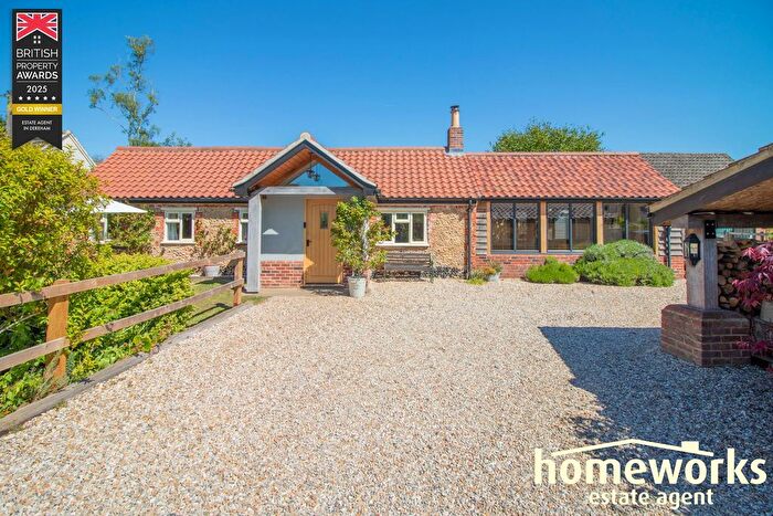3 Bedroom Bungalow For Sale In Fakenham Road, Beetley, NR20