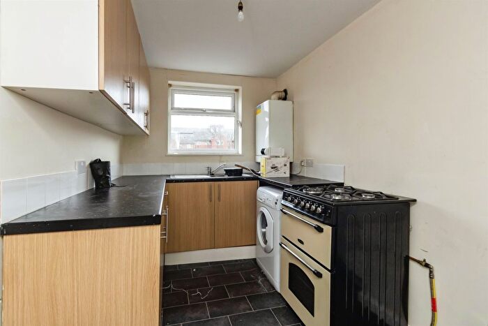 2 Bedroom End Of Terrace House For Sale In Hartley Road, Nottingham, NG7