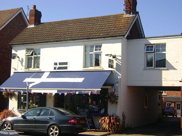 2 Bedroom Flat To Rent In Station Road, Liphook, GU30