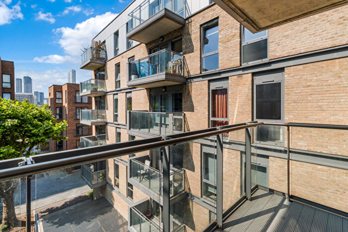 2 Bedroom Apartment To Rent In Lindfield Street, London, E14
