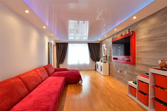 3 Bedroom Semi-detached House For Sale In Sterry Road, Dagenham, Essex, RM10