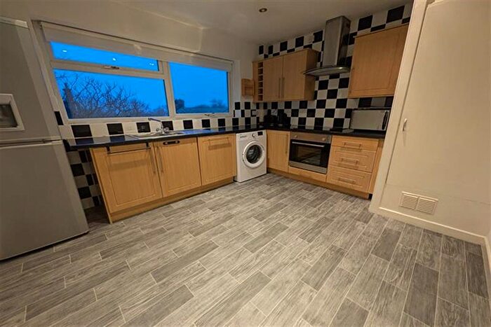 2 Bedroom Maisonette To Rent In Thoresby Court, NG3