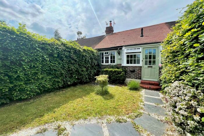 2 Bedroom Bungalow To Rent In Chertsey, Surrey, KT16