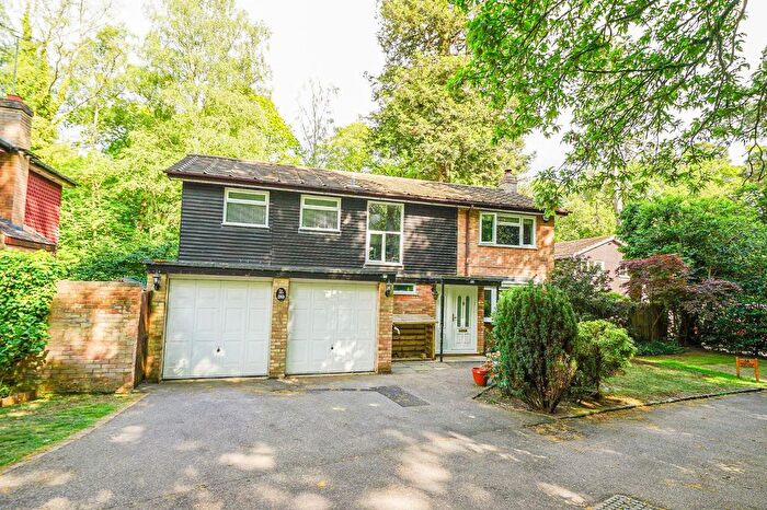 4 Bedroom Detached House For Sale In Redwood Glade, Leighton Buzzard, LU7