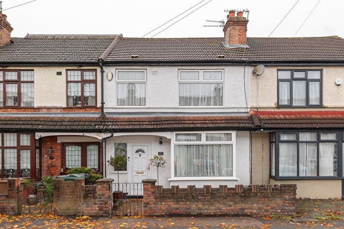 3 Bedroom Terraced House For Sale In York Road, Chingford, E4