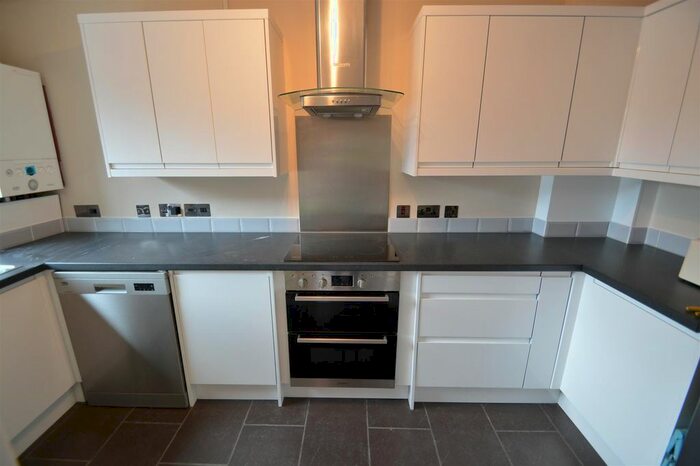 4 Bedroom Semi-Detached House To Rent In Nineacres Way, Coulsdon, CR5