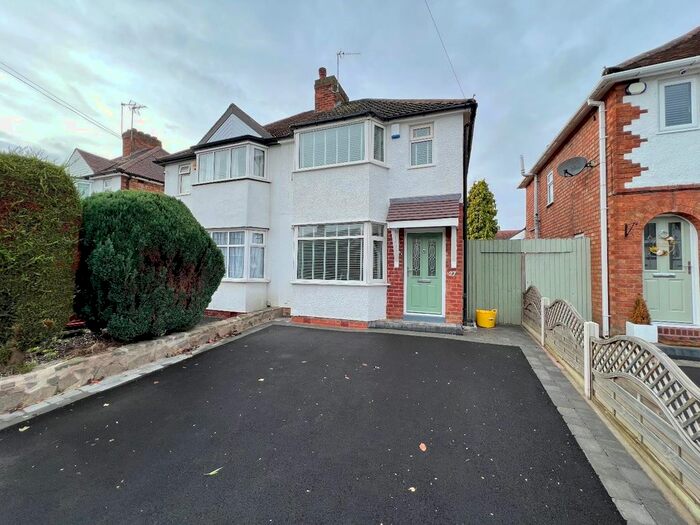 3 Bedroom Semi-Detached House To Rent In Rock Road, Solihull, B92