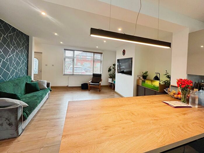 3 Bedroom Semi-detached House For Sale In Pilkington Road, Kearsley, BL4