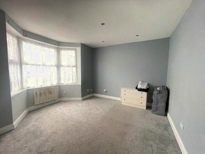 6 Bedroom Terraced House To Rent In Essex Road, Barking, IG11