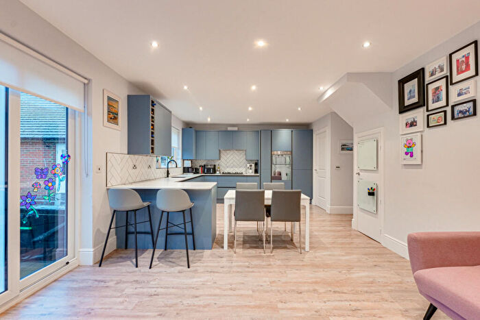 4 Bedroom Detached House For Sale In Rose Street, Benfleet, SS7