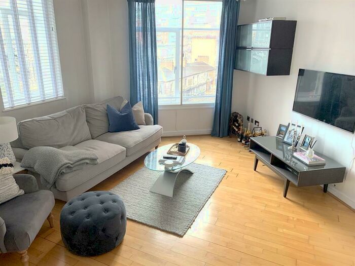 2 Bedroom Apartment To Rent In Oxford Place, Oxford Road, Manchester, M1