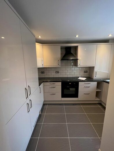 1 Bedroom Flat To Rent In Pycroft Way, London, N9