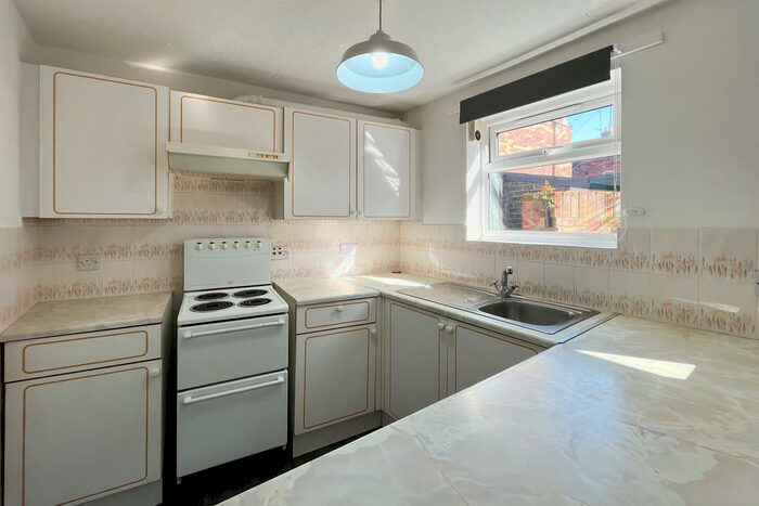 1 Bedroom Ground Flat To Rent In Queens Place, Great Yarmouth, NR30