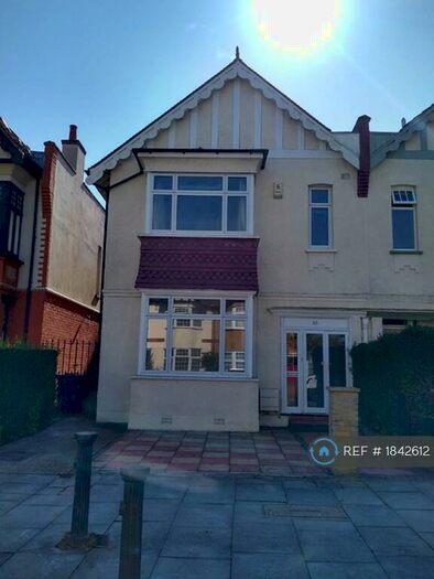 4 Bedroom Semi-Detached House To Rent In Church Lane, London, N2