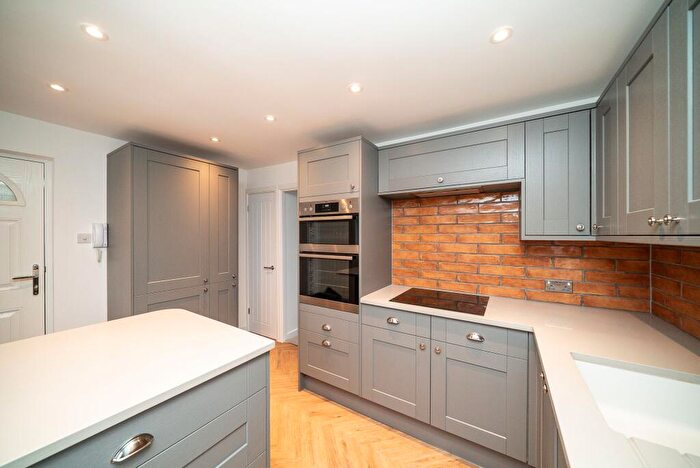 2 Bedroom Apartment For Sale In Wood Lane End, Hemel Hempstead, HP2