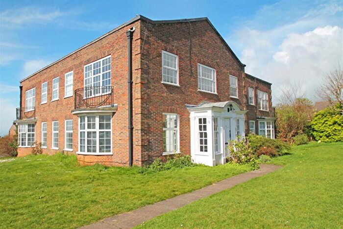 2 Bedroom Apartment To Rent In The Upper Drive Hove, BN3