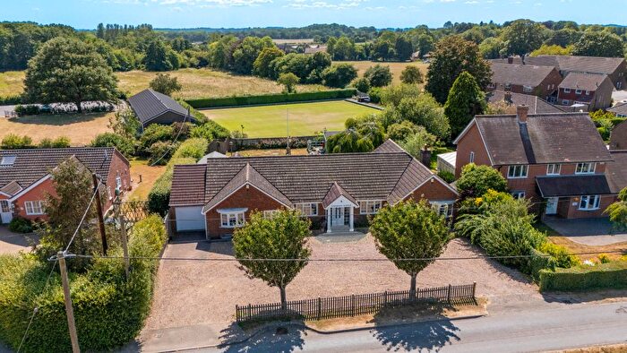 4 Bedroom Detached Bungalow For Sale In Pett Lane, Charing, TN27