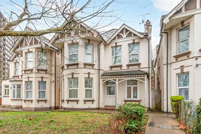 1 Bedroom Flat For Sale In Shoot Up Hill, Cricklewood, London, NW2