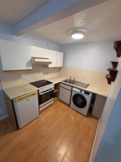 2 Bedroom Flat To Rent In Peel Street, Spring Bank, Hull, HU3