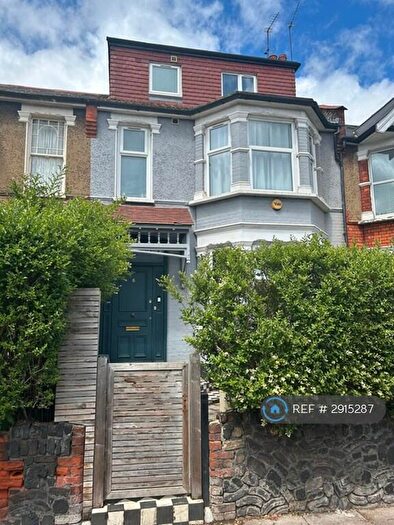 4 Bedroom Terraced House To Rent In Squires Lane, London, N3