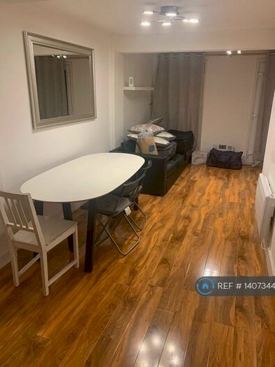 2 Bedroom Flat To Rent In Greys Road, Henley-On-Thames, RG9