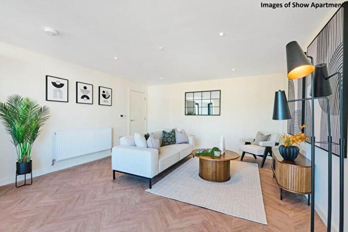 2 Bedroom Flat To Rent In Kelsey House, Beckenham, BR3