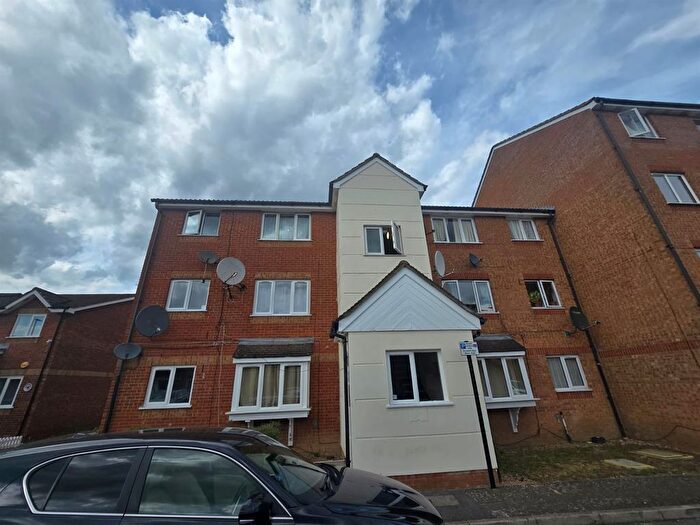 1 Bedroom Flat To Rent In Whitehead Close, London, N18