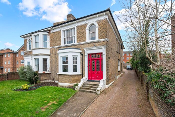 Flat To Rent In Adelaide Road, Brownhaven House, KT6