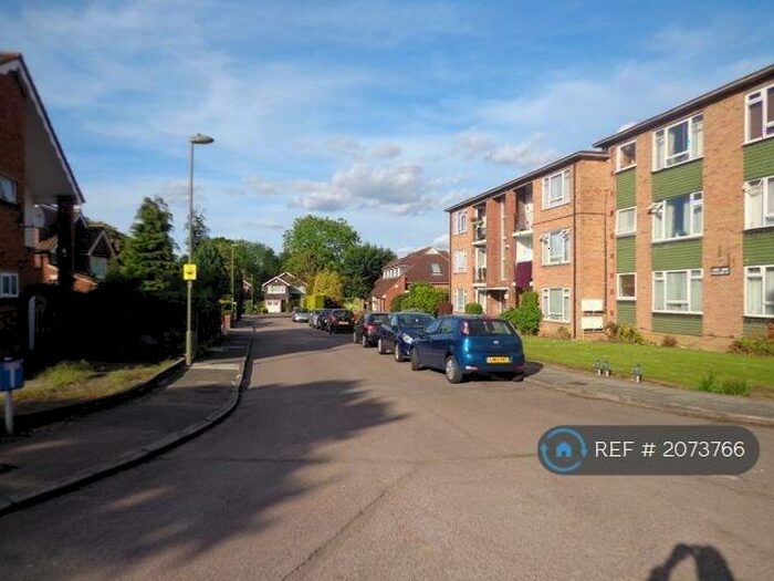 2 Bedroom Flat To Rent In Whetstone, London, N20