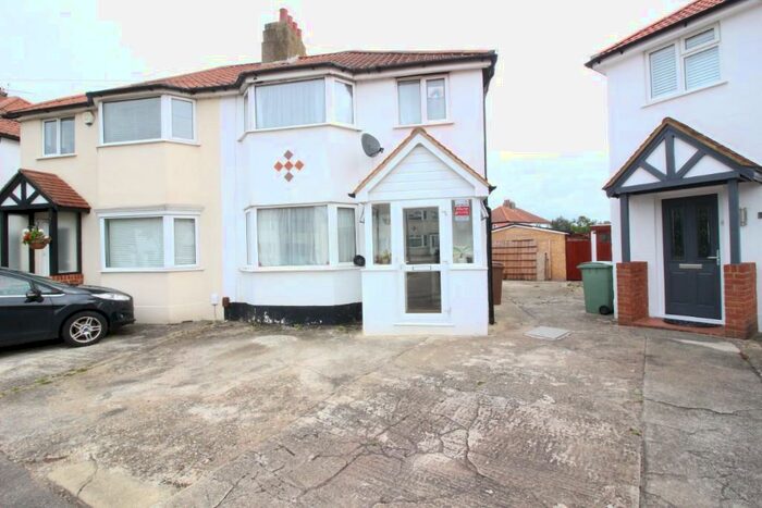 4 Bedroom Semi-Detached House To Rent In Beverley Gardens, Worcester Park, Surrey, KT4