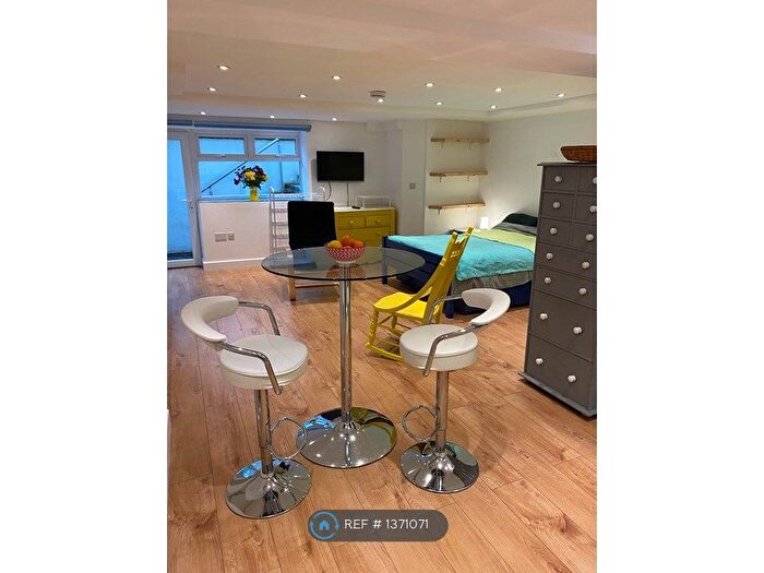 Studio To Rent In Fulwood, Sheffield, S10