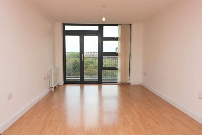 2 Bedroom Apartment To Rent In Maltings Close, Bow, E3