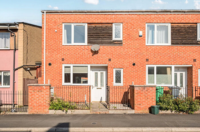 3 Bedroom End Of Terrace House For Sale In Jevington Walk, Manchester, Greater Manchester, M13