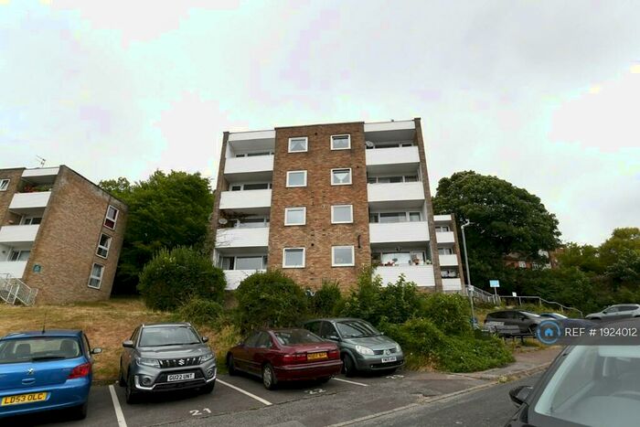 3 Bedroom Flat To Rent In Highbrook Close, Brighton, BN2