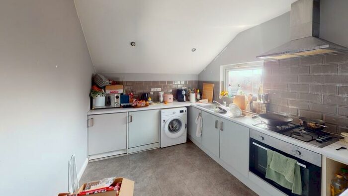 2 Bedroom Flat To Rent In Woodsley Road, Hyde Park, Leeds, LS3