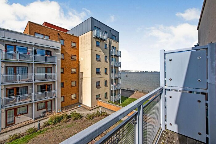 2 Bedroom Flat For Sale In North Star Boulevard, Greenhithe, Kent, DA9