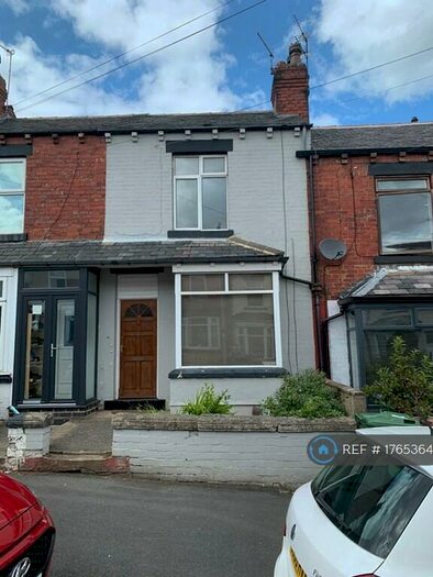 2 Bedroom Terraced House To Rent In Springfield Mount, Leeds, LS18