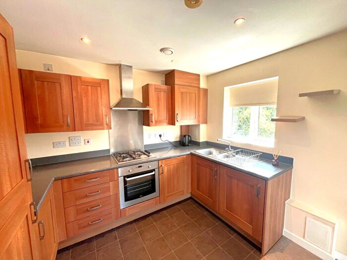 2 Bedroom Apartment To Rent In Woollens Grove, Hoddesdon, EN11
