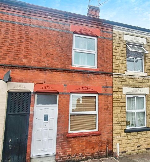 3 Bedroom Terraced House For Sale In Dannett Street, Leicester, LE3