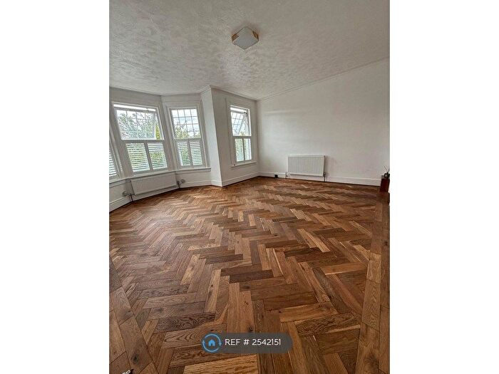 2 Bedroom Flat To Rent In Harlech Road, London, N14