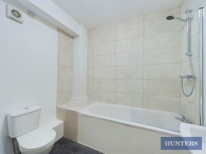 2 Bedroom Flat To Rent In The Crescent, Bridlington, YO15