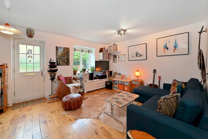 3 Bedroom Semi-detached House To Rent In Waterman Way, London, E1W