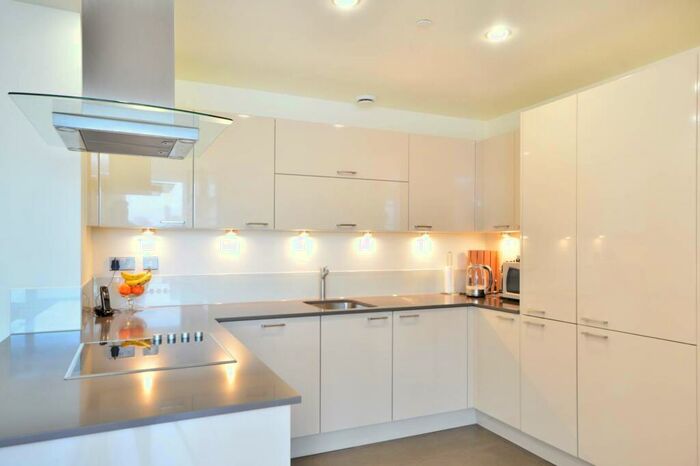 3 Bedroom Flat To Rent In Laban Walk, Deptford, London, SE8
