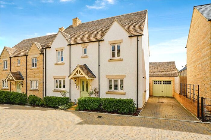 4 Bedroom Detached House For Sale In Burford, Oxfordshire, OX18