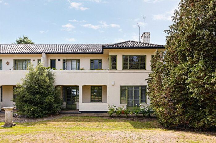 3 Bedroom Flat For Sale In Colebrook Close, London, SW15