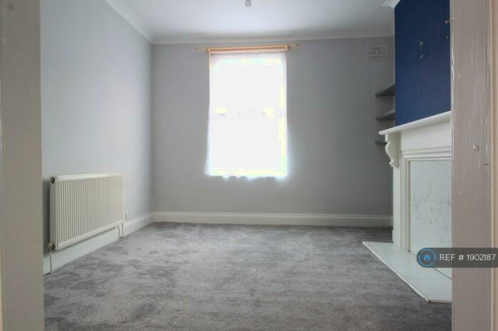 2 Bedroom End Of Terrace House To Rent In Steynburg Street, Hull, HU9