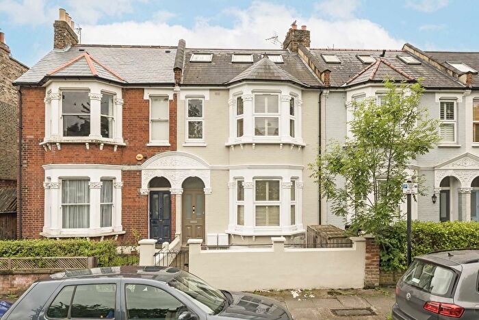 4 Bedroom Flat To Rent In Wolseley Gardens, Chiswick, W4